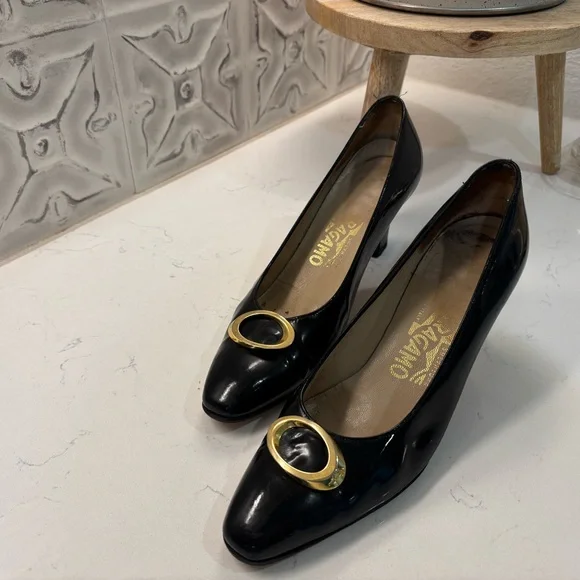 VINTAGE Salvatore Ferragamo Black Pumps with Gold Accent - Picture 2 of 6